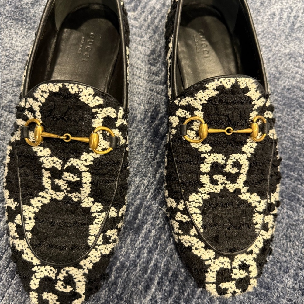 Gucci Black and White Patterned Loafers with Gold Detail - Picture 2 of 9